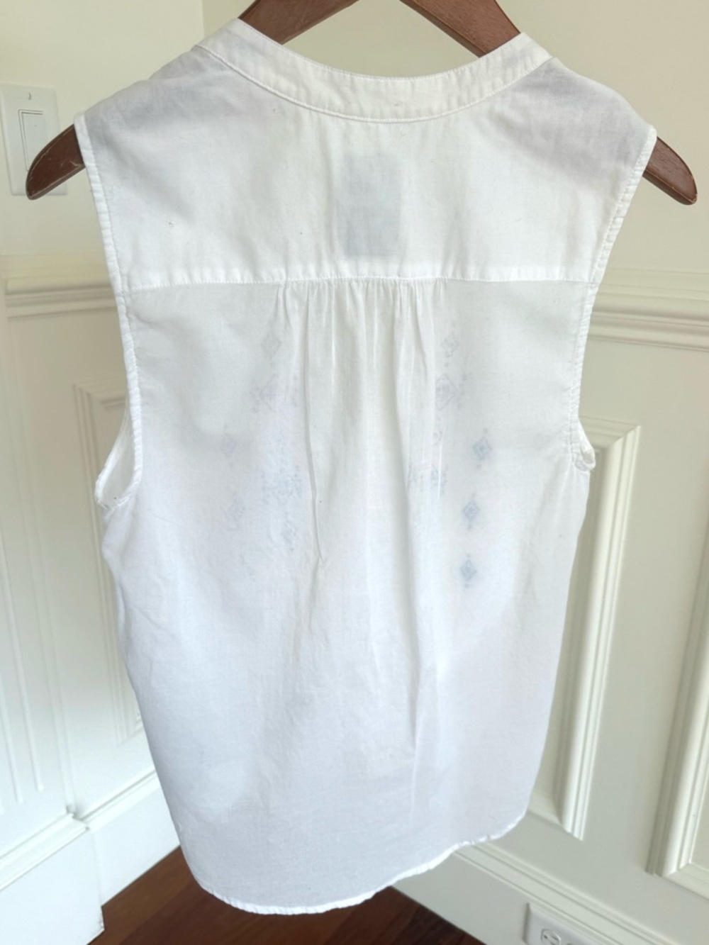 Gilly Hicks Shirt Sleeveless Tie-Front Tank Top Geometric Embroidery Size S - Picture 3 of 14